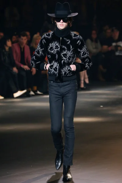 Look 48